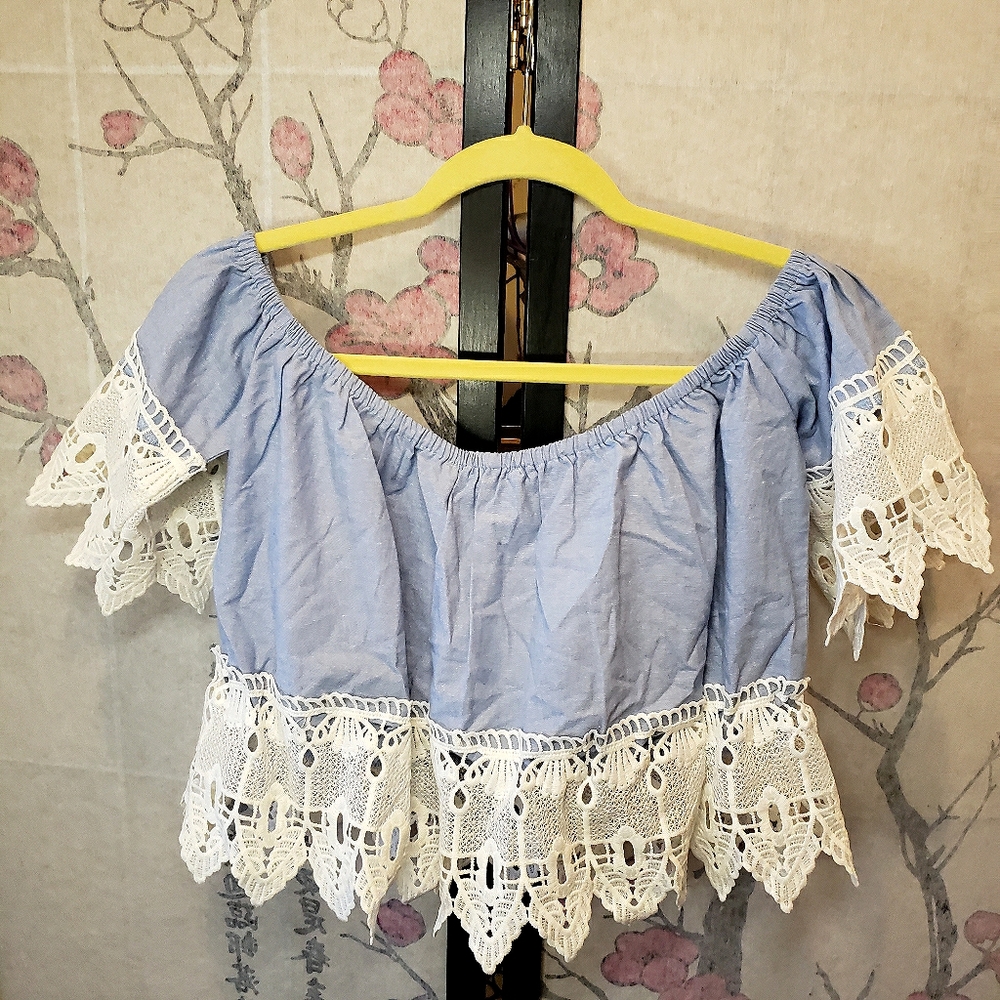 IRIS Off Shoulder Lace Crop Top